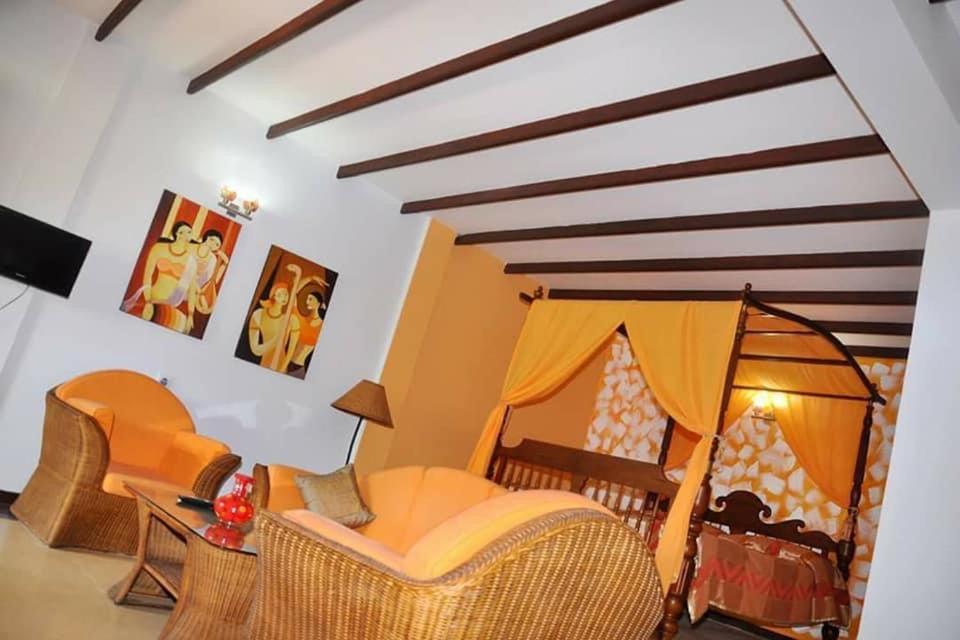 Solomon Beach Hotel Marawila Esterno foto