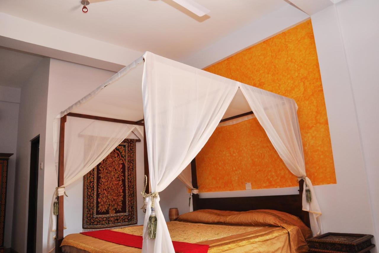 Solomon Beach Hotel Marawila Esterno foto