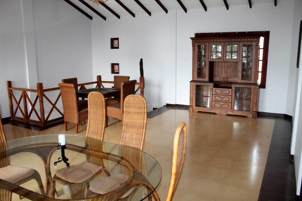 Solomon Beach Hotel Marawila Esterno foto