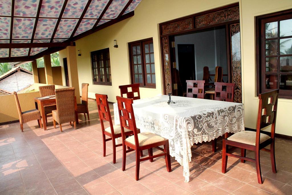 Solomon Beach Hotel Marawila Esterno foto